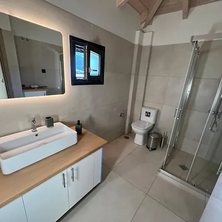 Harry Arachova * Kalívia